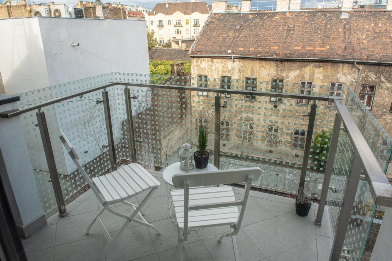 Dob36 Apartment With Free Private Parking And Balcony Budapest Exteriör bild
